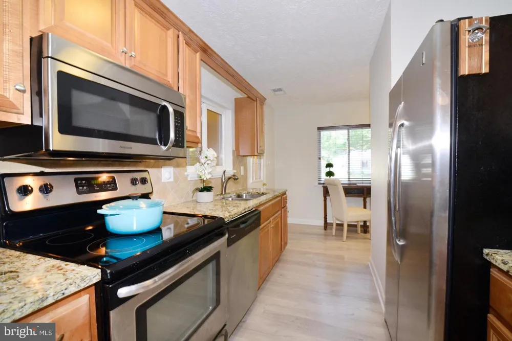 2215 SANIBEL DRIVE Reston, VA 20191