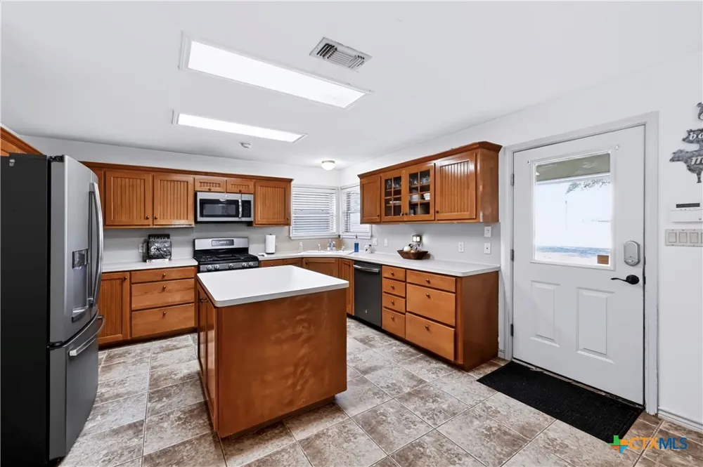 4800 Petter Rainosek Loop La Grange, TX 78945