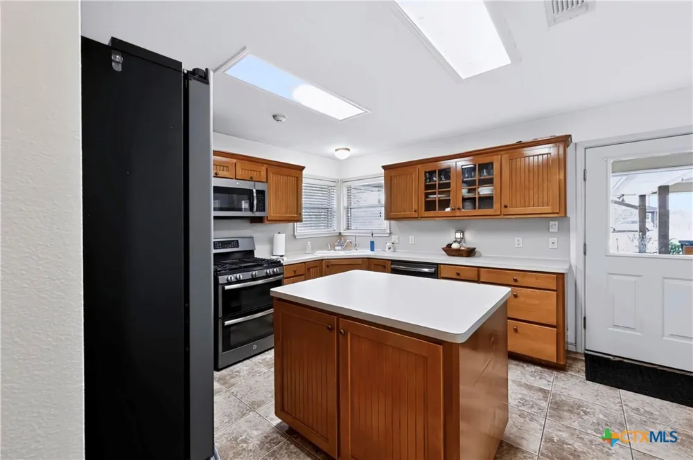 4800 Petter Rainosek Loop La Grange, TX 78945