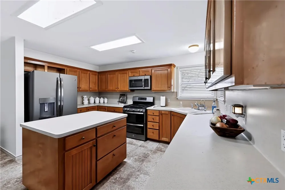 4800 Petter Rainosek Loop La Grange, TX 78945