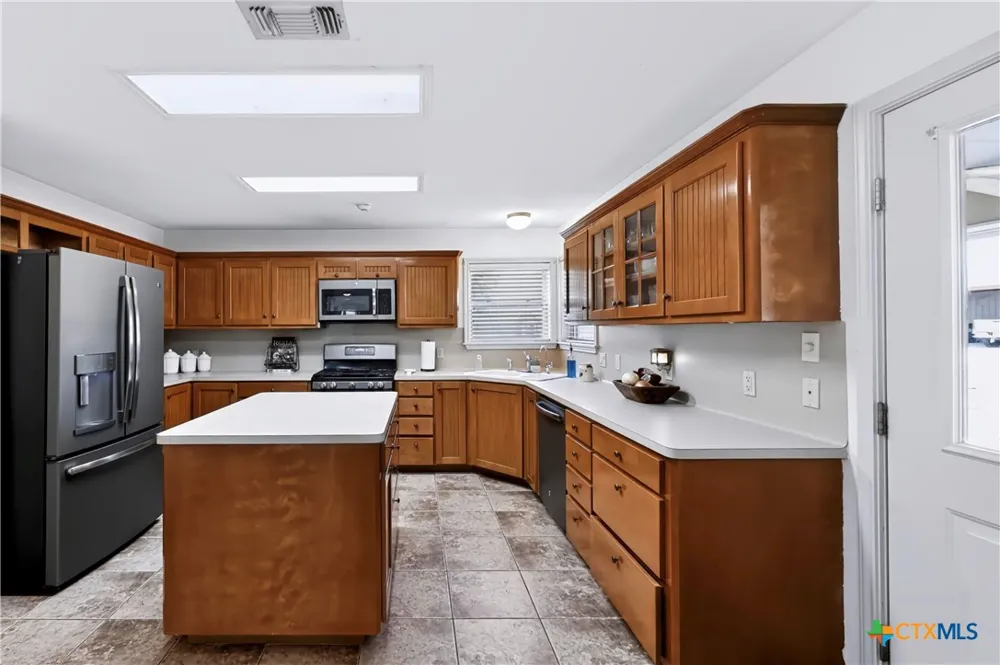 4800 Petter Rainosek Loop La Grange, TX 78945