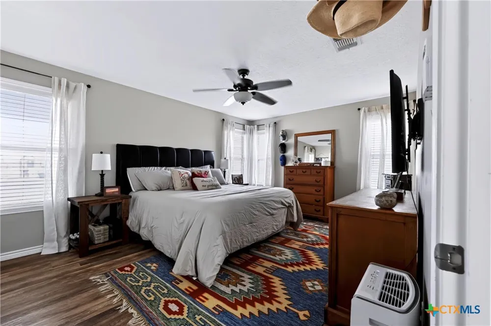 4800 Petter Rainosek Loop La Grange, TX 78945