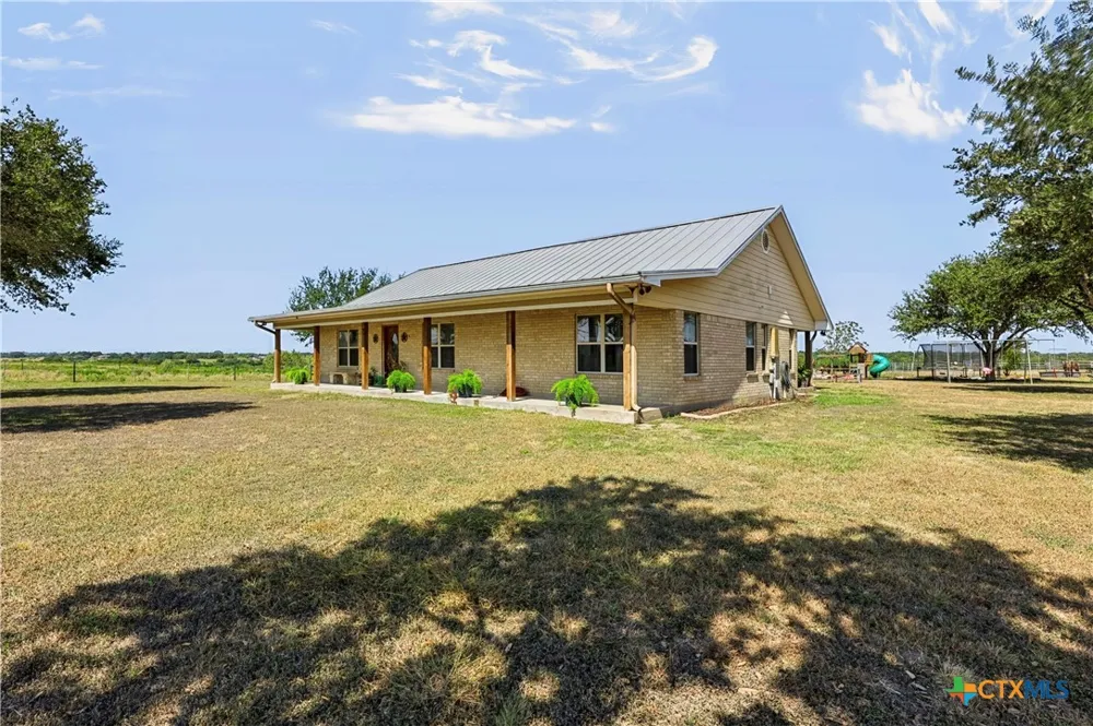 4800 Petter Rainosek Loop La Grange, TX 78945