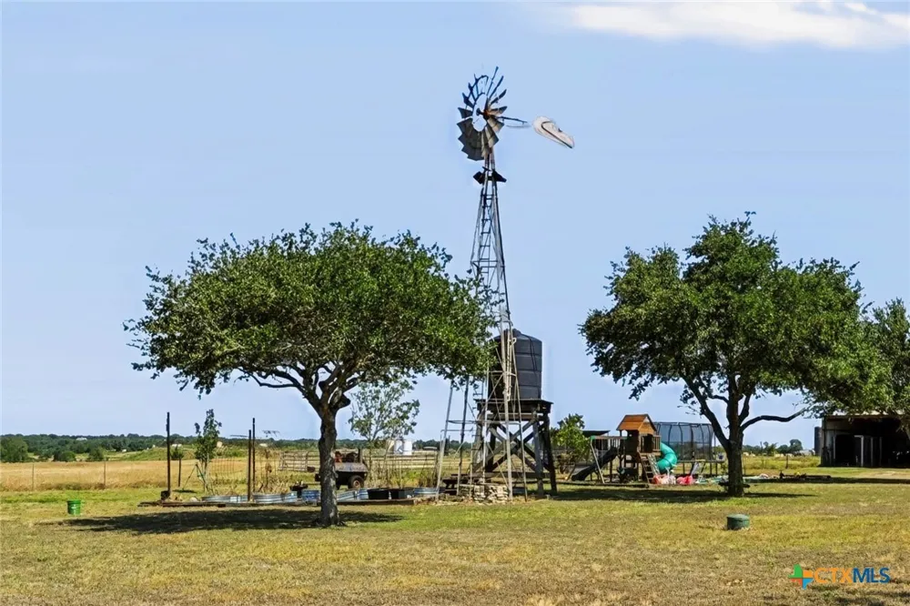 4800 Petter Rainosek Loop La Grange, TX 78945