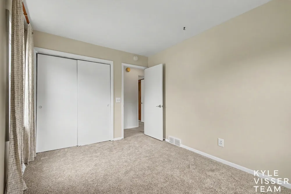 1865 Ridgemoor Drive SE Grand Rapids, MI 49506