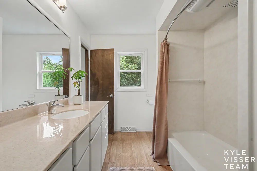 1865 Ridgemoor Drive SE Grand Rapids, MI 49506