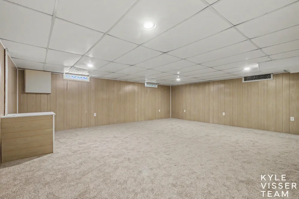 1865 Ridgemoor Drive SE Grand Rapids, MI 49506