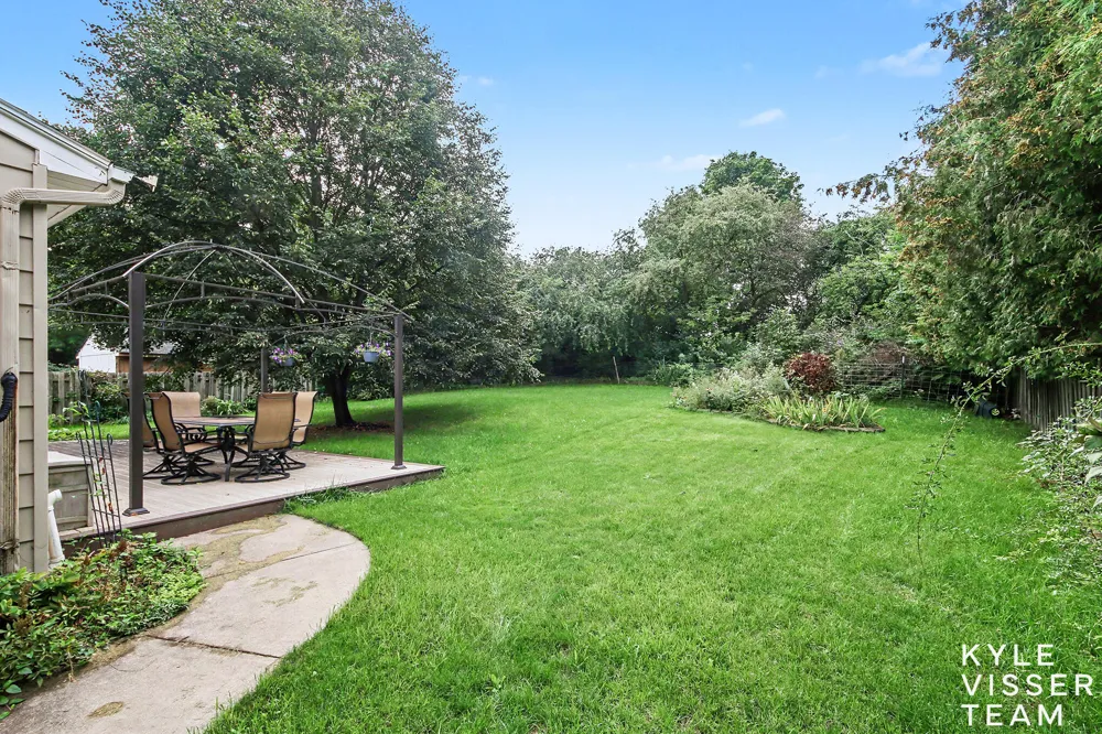 1865 Ridgemoor Drive SE Grand Rapids, MI 49506
