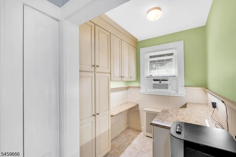 384 Catherine St Somerville, NJ 08876