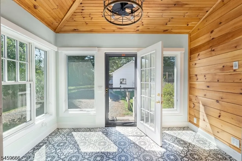 384 Catherine St Somerville, NJ 08876