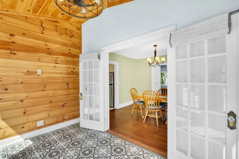 384 Catherine St Somerville, NJ 08876