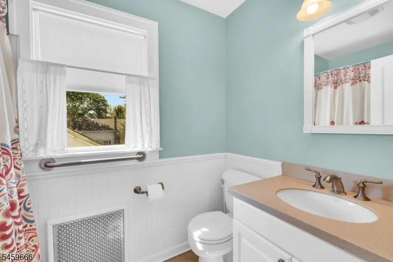 384 Catherine St Somerville, NJ 08876