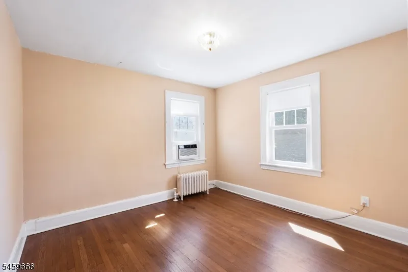 384 Catherine St Somerville, NJ 08876