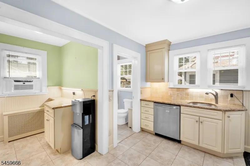 384 Catherine St Somerville, NJ 08876