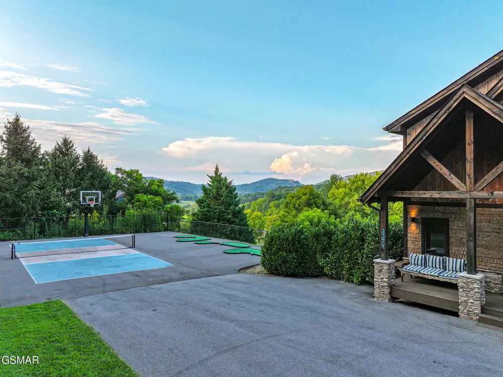 3379 Robeson Road Sevierville, TN 37862
