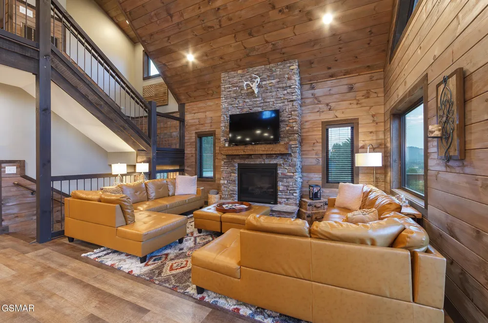 3379 Robeson Road Sevierville, TN 37862