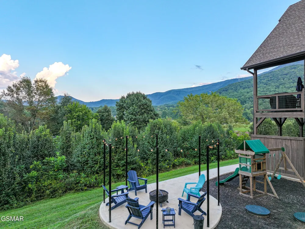 3379 Robeson Road Sevierville, TN 37862
