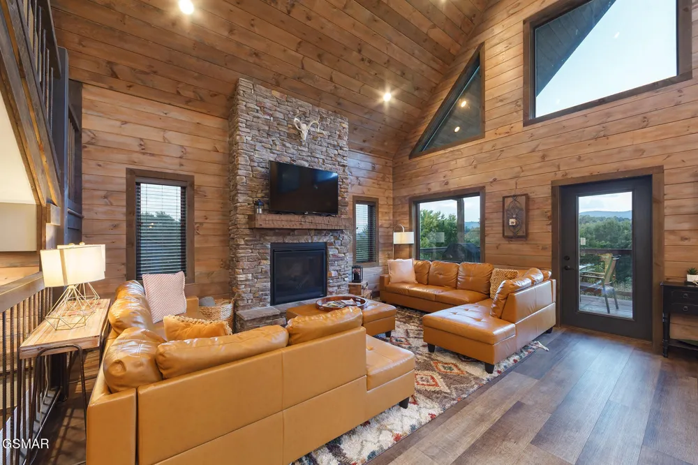 3379 Robeson Road Sevierville, TN 37862