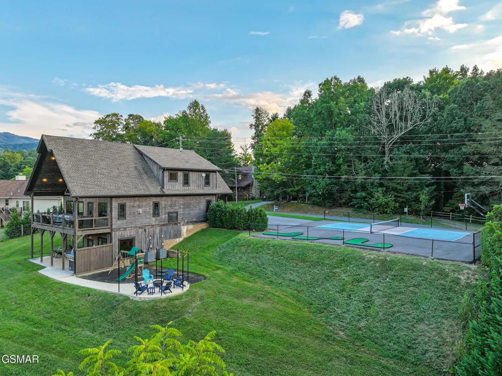 3379 Robeson Road Sevierville, TN 37862