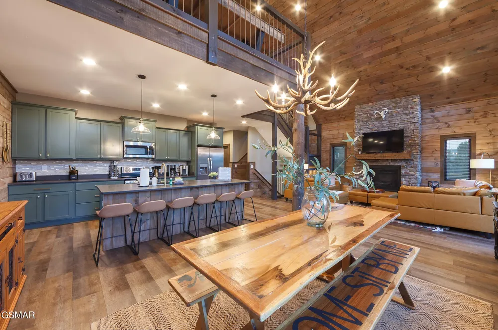 3379 Robeson Road Sevierville, TN 37862