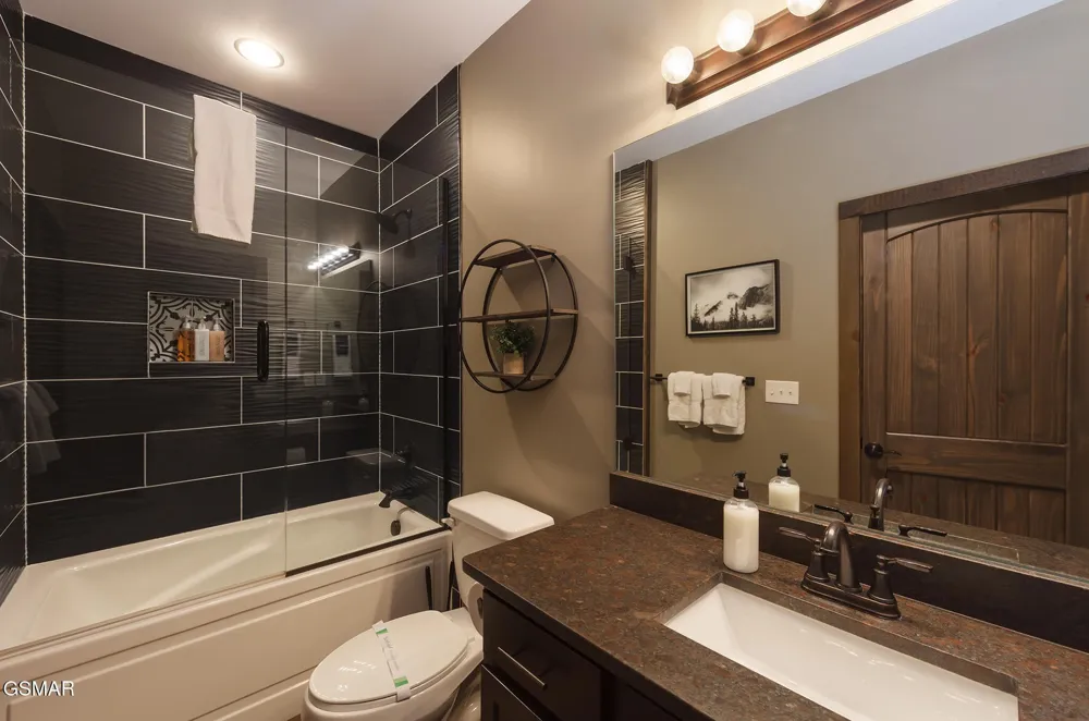 3379 Robeson Road Sevierville, TN 37862
