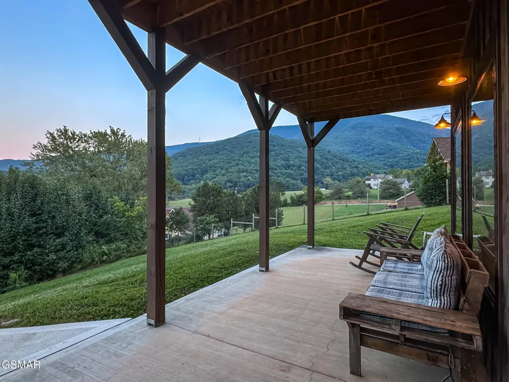 3379 Robeson Road Sevierville, TN 37862