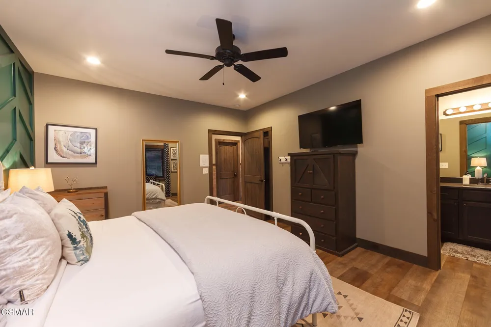 3379 Robeson Road Sevierville, TN 37862