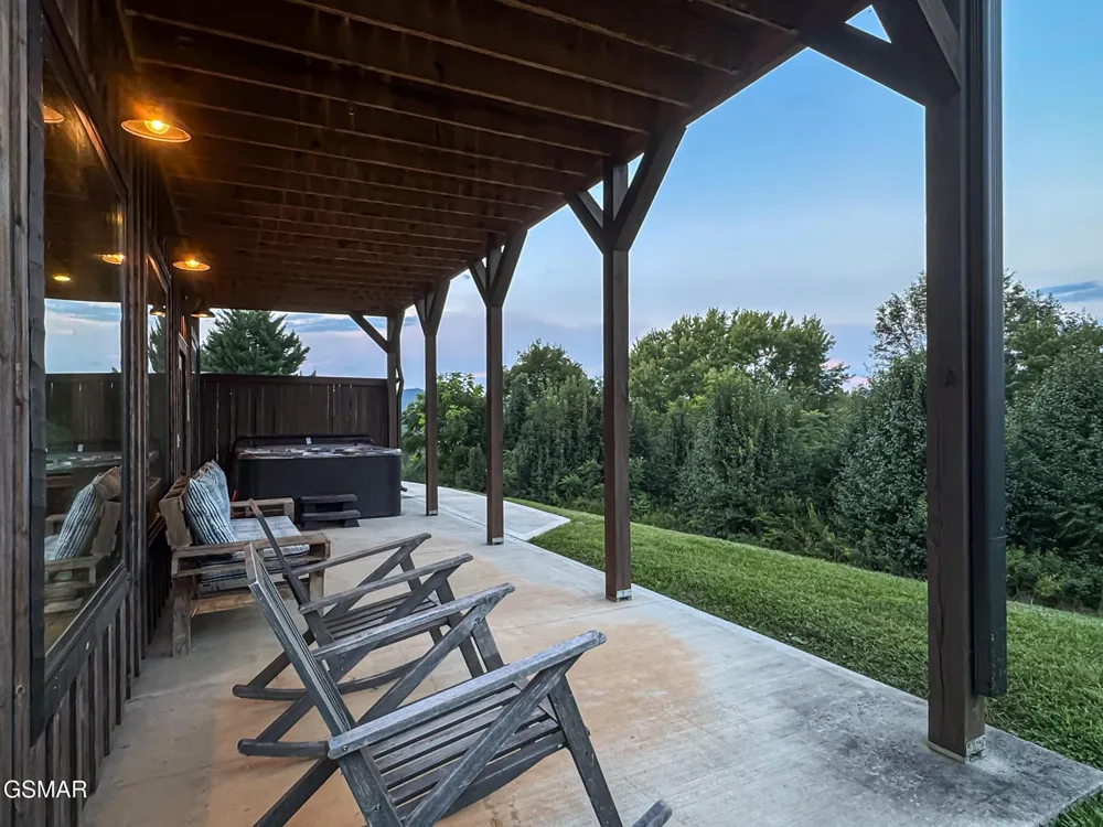 3379 Robeson Road Sevierville, TN 37862