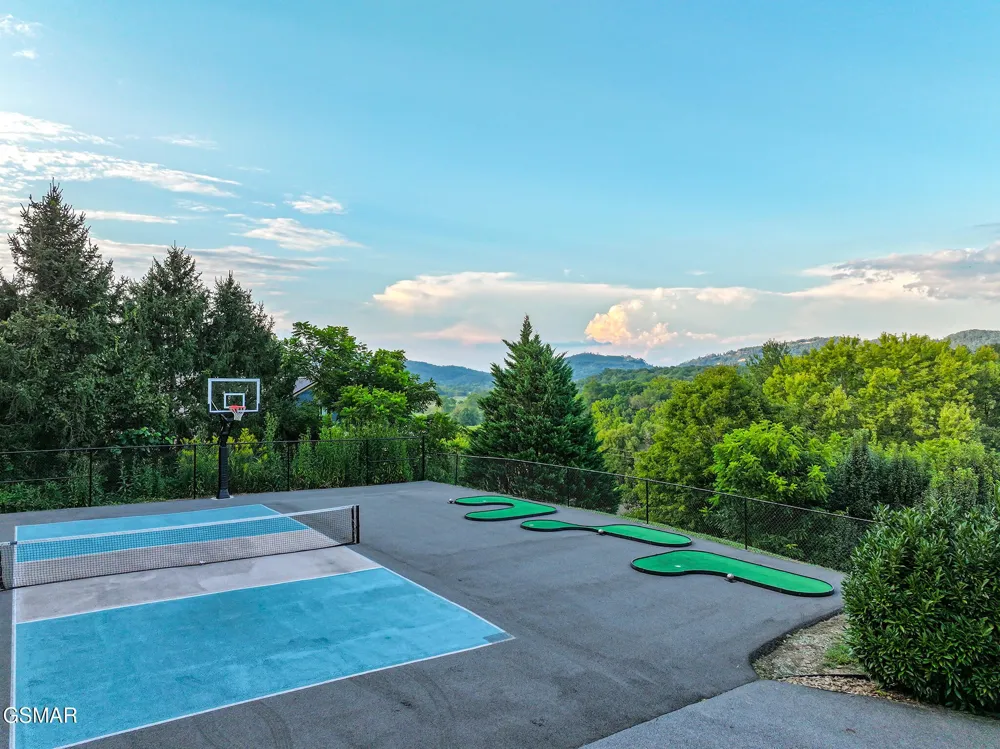3379 Robeson Road Sevierville, TN 37862