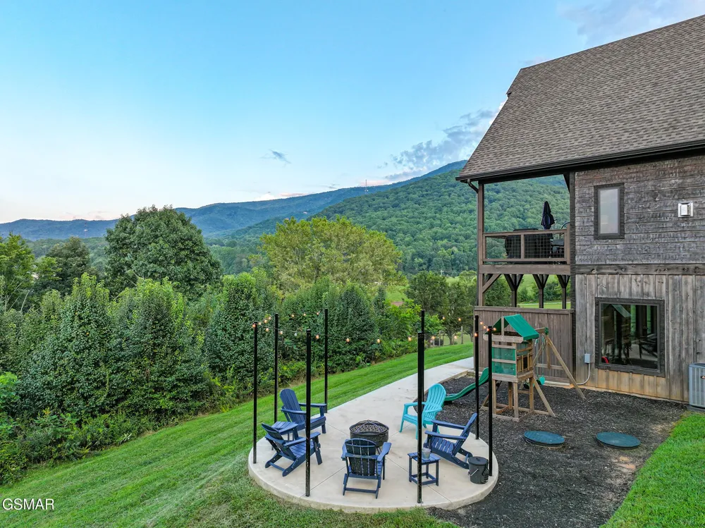 3379 Robeson Road Sevierville, TN 37862