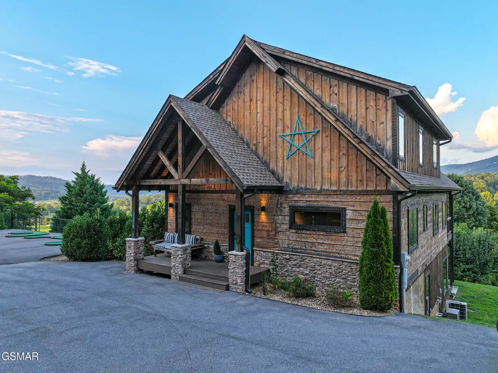 3379 Robeson Road Sevierville, TN 37862