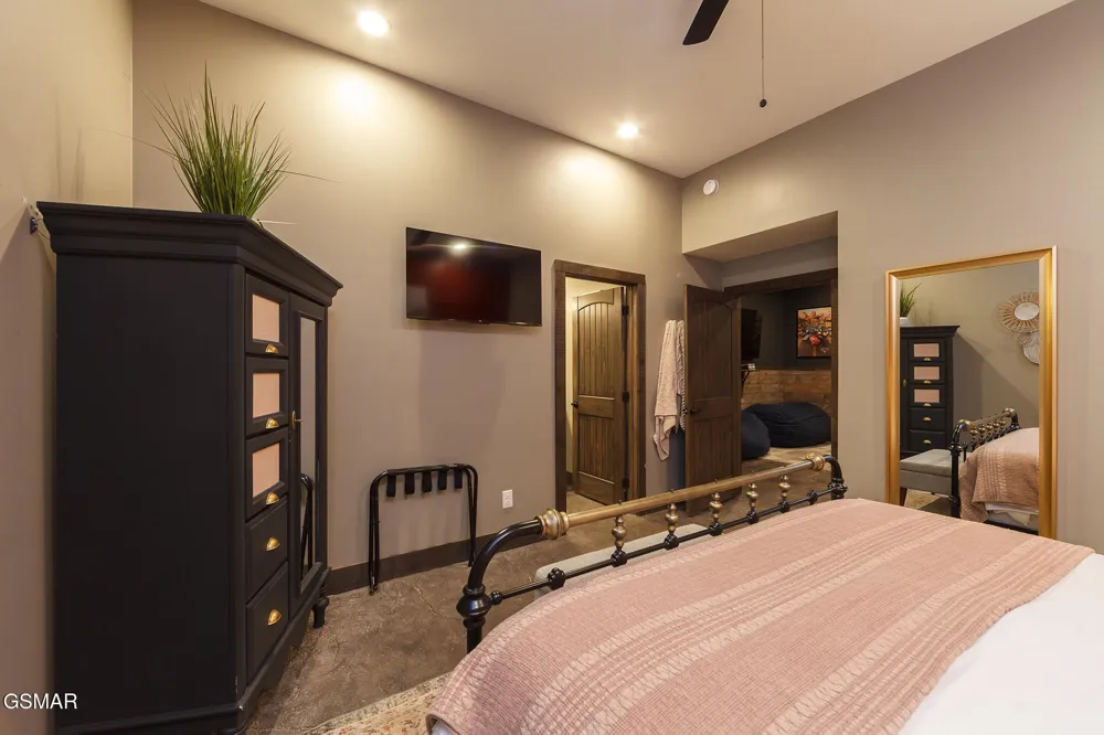 3379 Robeson Road Sevierville, TN 37862