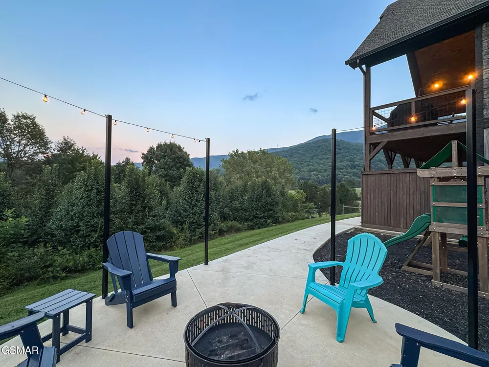 3379 Robeson Road Sevierville, TN 37862