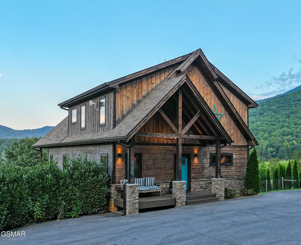 3379 Robeson Road Sevierville, TN 37862