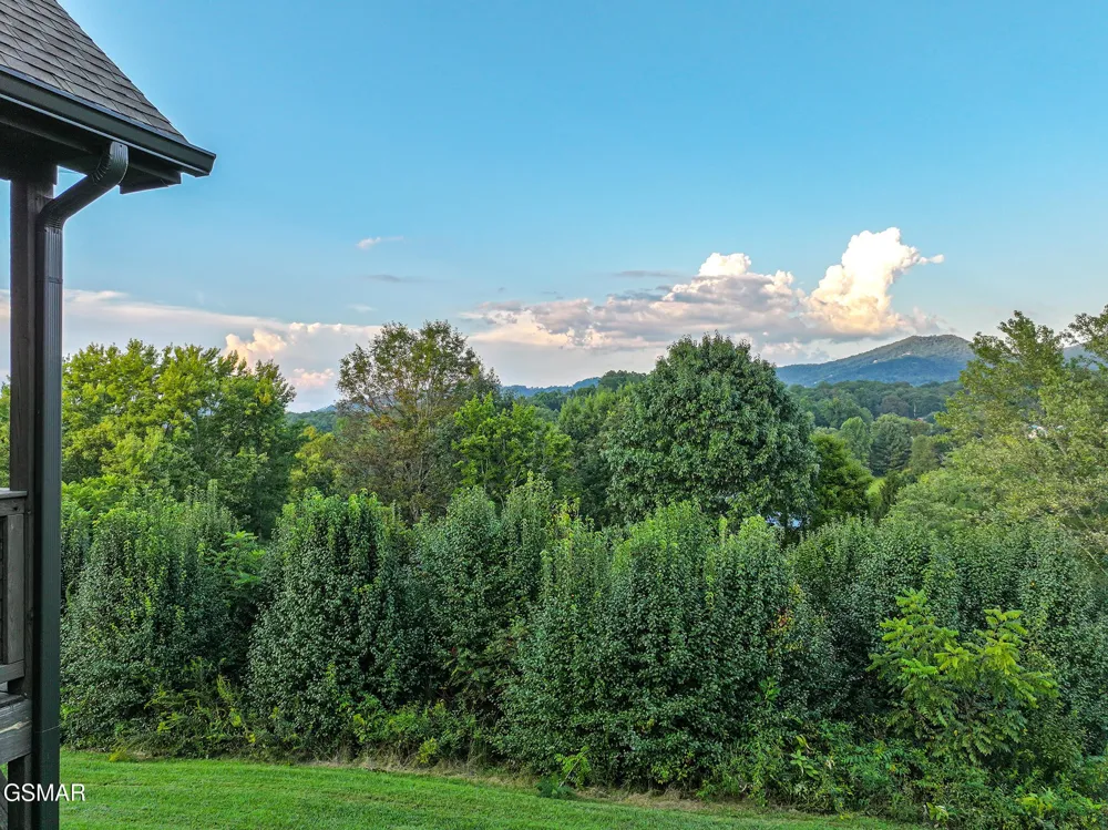 3379 Robeson Road Sevierville, TN 37862