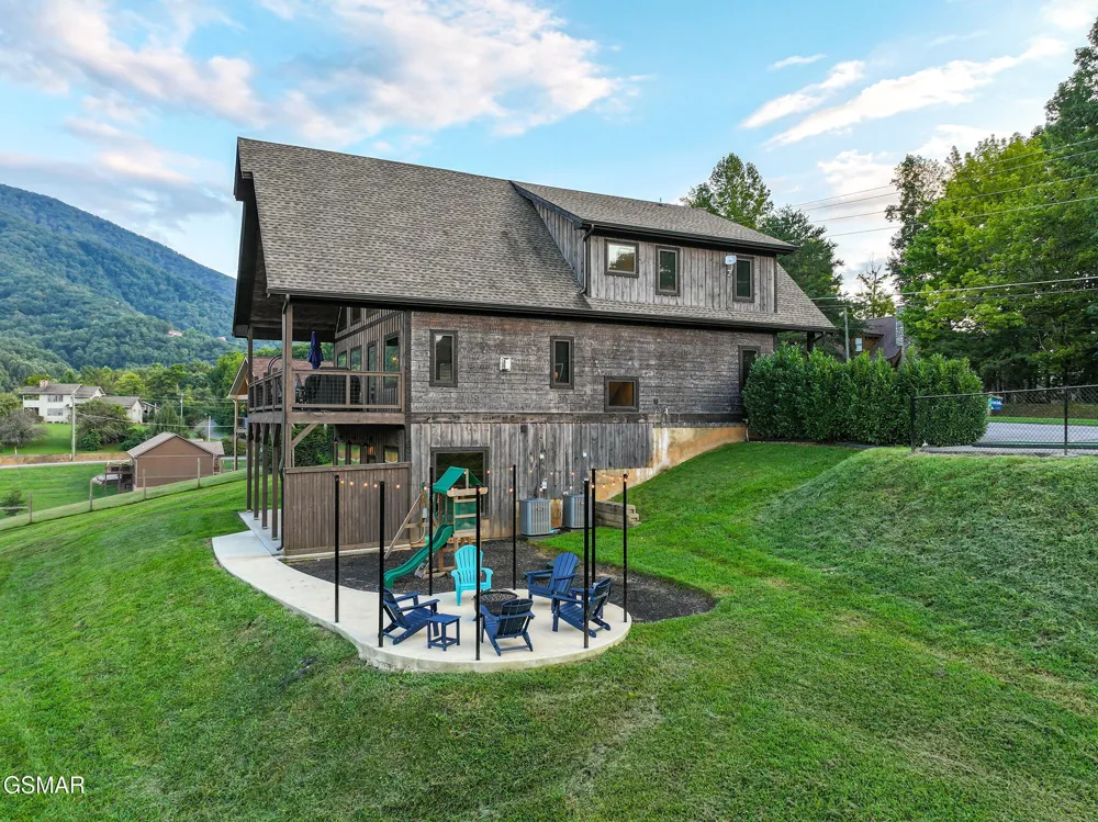 3379 Robeson Road Sevierville, TN 37862