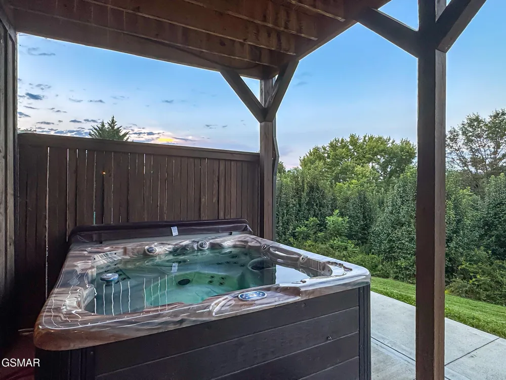 3379 Robeson Road Sevierville, TN 37862