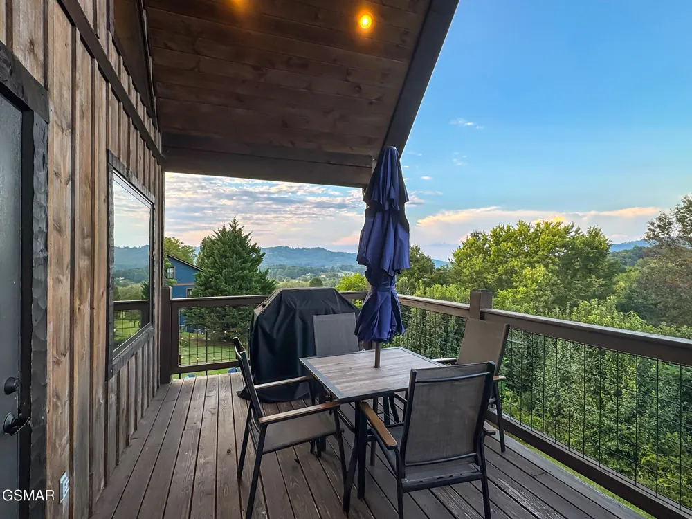 3379 Robeson Road Sevierville, TN 37862