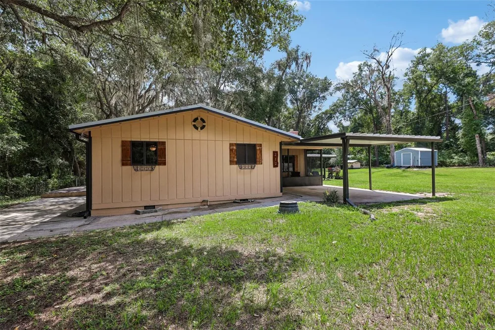 212 DOGWOOD DRIVE Interlachen, FL 32148