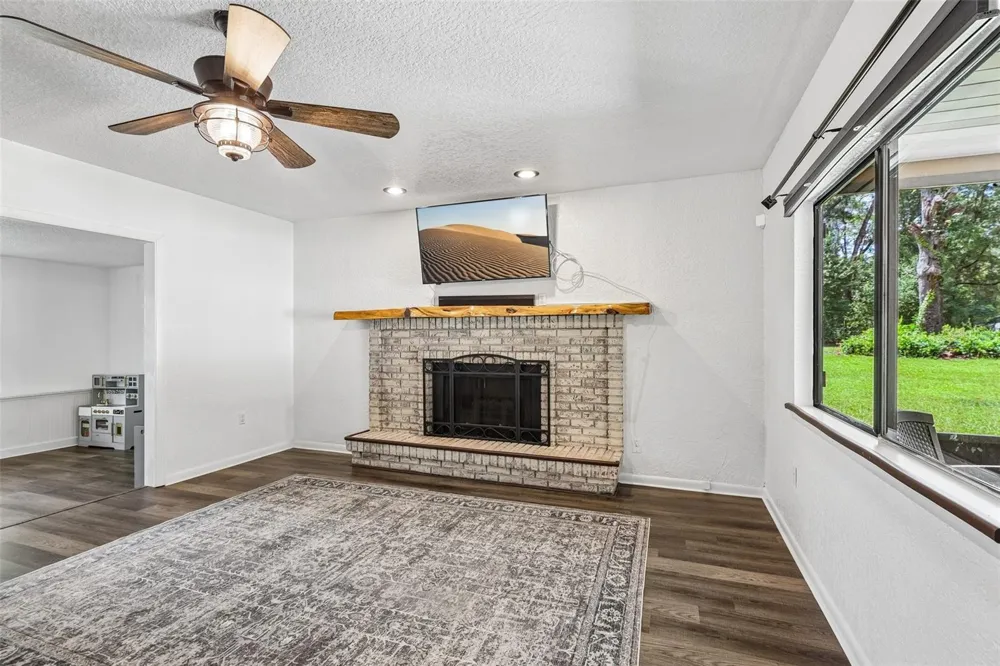 212 DOGWOOD DRIVE Interlachen, FL 32148