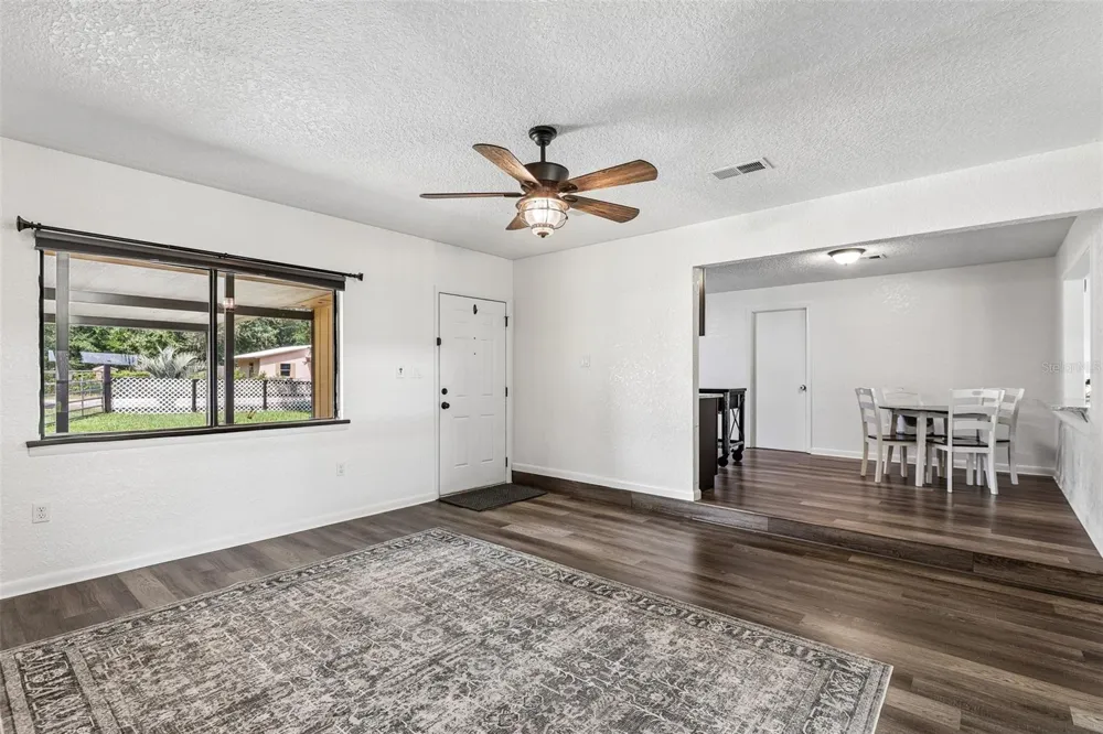 212 DOGWOOD DRIVE Interlachen, FL 32148