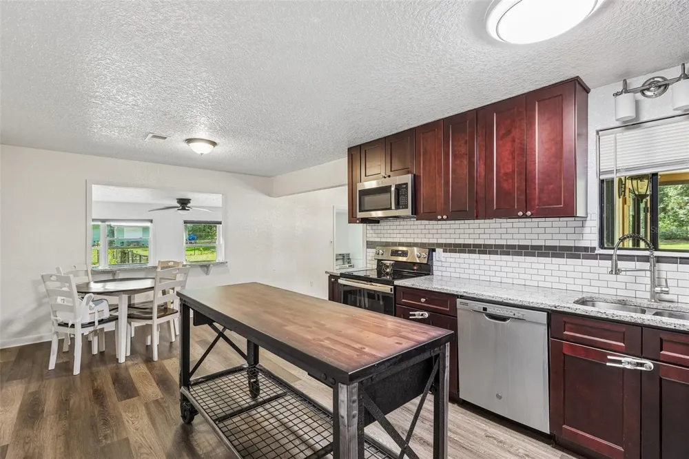 212 DOGWOOD DRIVE Interlachen, FL 32148