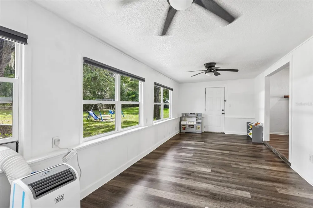 212 DOGWOOD DRIVE Interlachen, FL 32148
