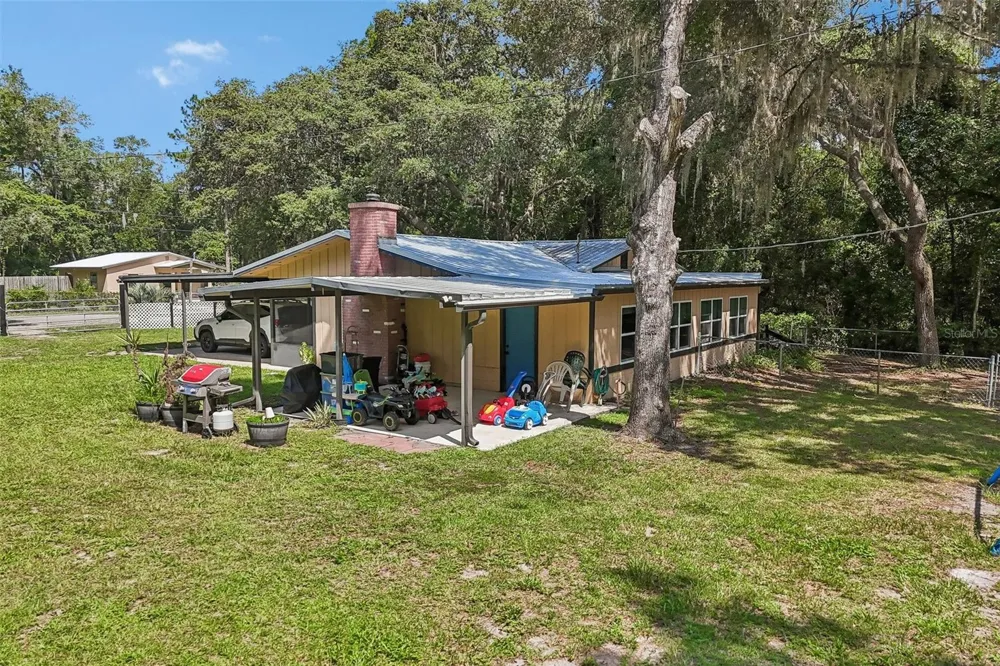 212 DOGWOOD DRIVE Interlachen, FL 32148