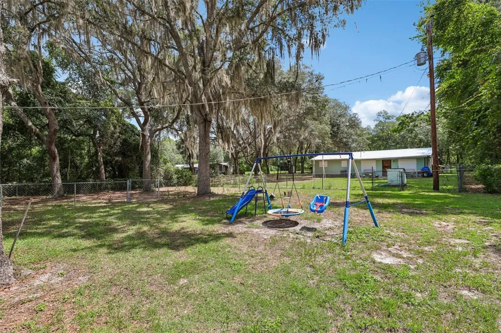 212 DOGWOOD DRIVE Interlachen, FL 32148