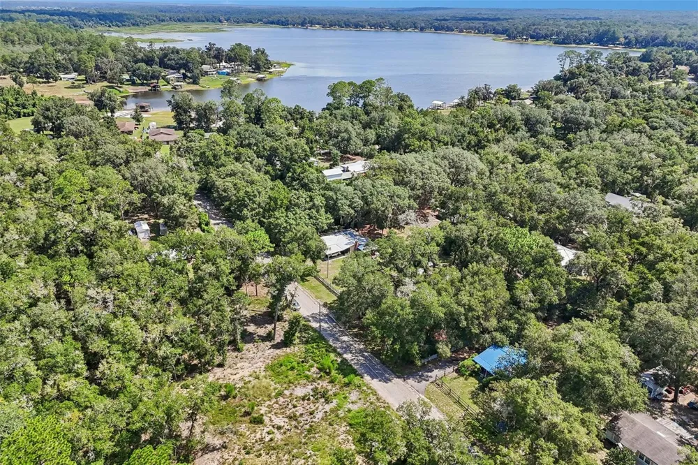 212 DOGWOOD DRIVE Interlachen, FL 32148