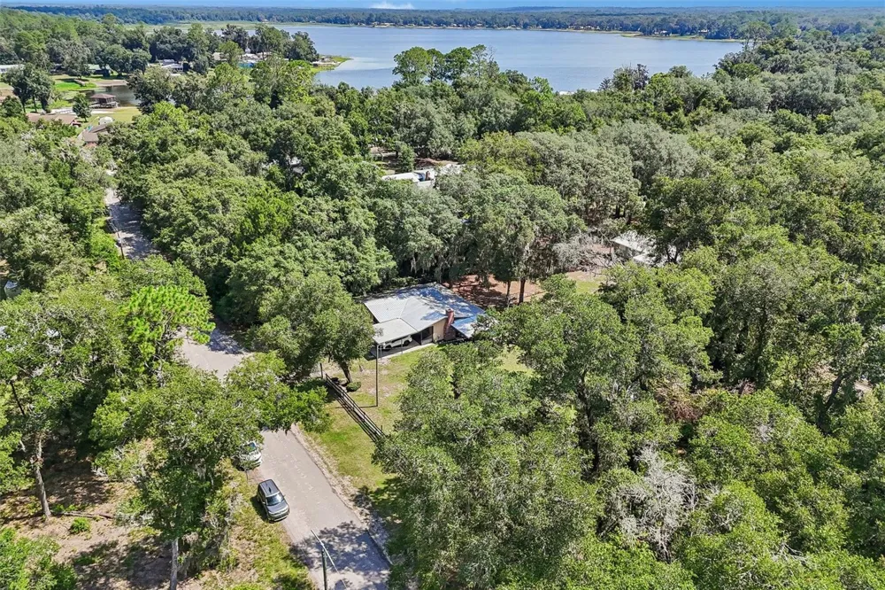 212 DOGWOOD DRIVE Interlachen, FL 32148