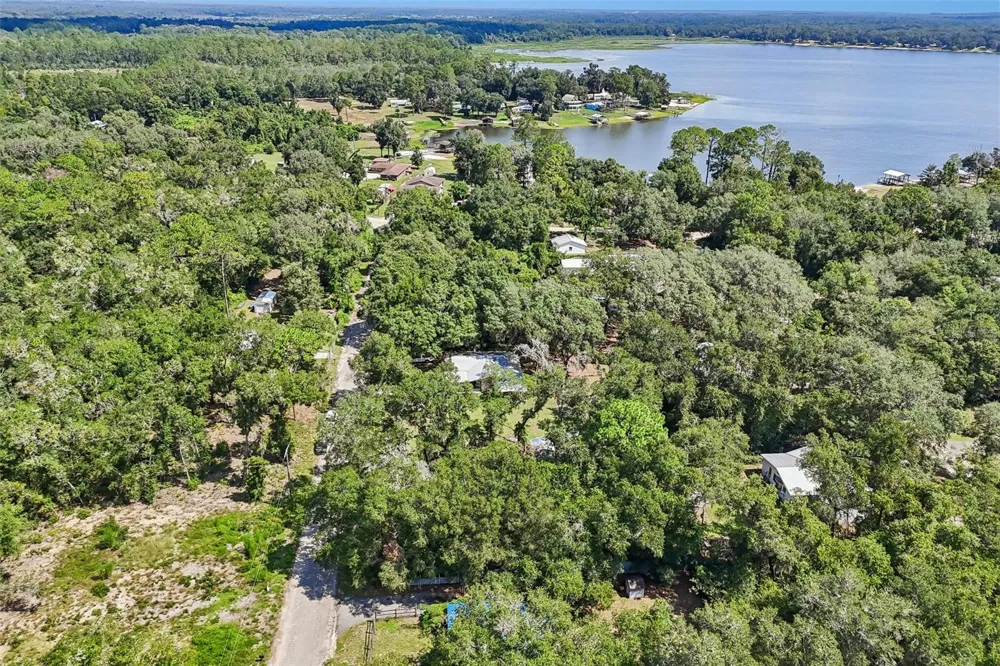 212 DOGWOOD DRIVE Interlachen, FL 32148
