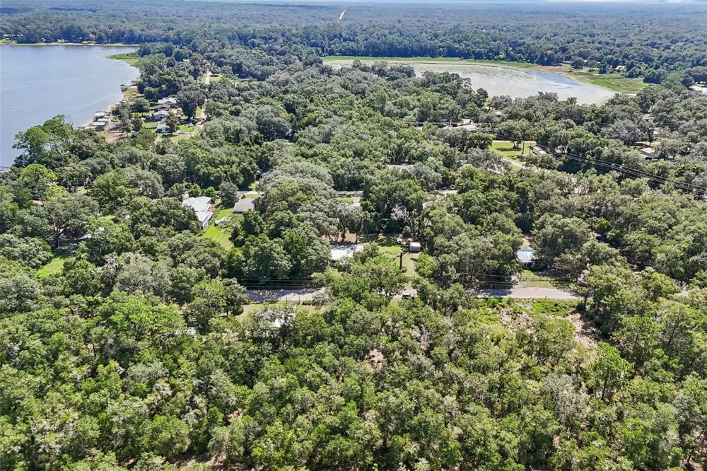212 DOGWOOD DRIVE Interlachen, FL 32148