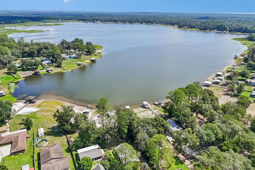 212 DOGWOOD DRIVE Interlachen, FL 32148